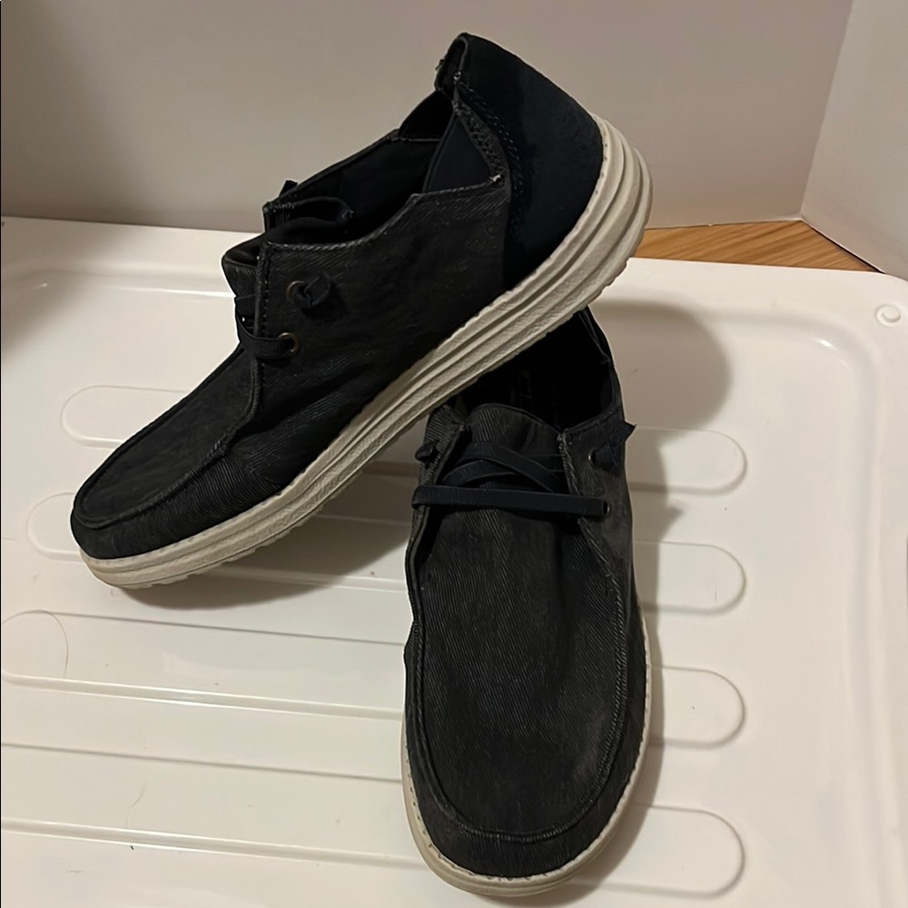 Sketchers Loafers with Comfortable Slip-On Design